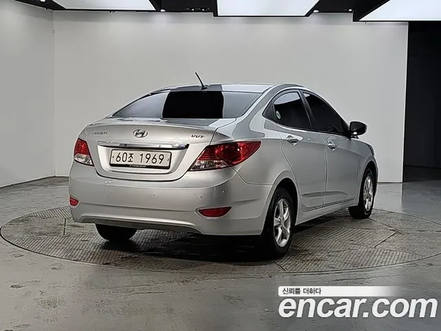 Hyundai Accent 2011 thumb 4