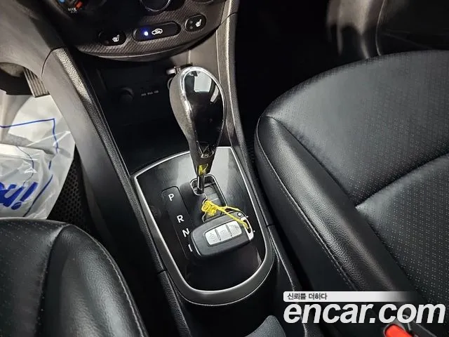 Hyundai Accent 2011 thumb 8