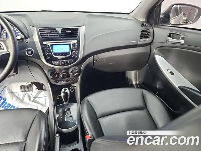 Hyundai Accent 2011 thumb 10