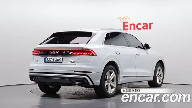 Audi Q8 2021 thumb 2