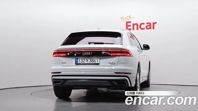 Audi Q8 2021 thumb 4