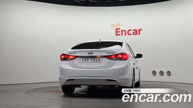Hyundai Avante 2010 thumb 4