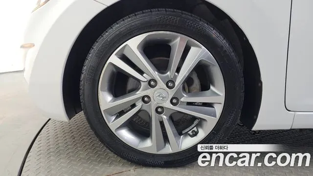 Hyundai Avante 2010 thumb 5