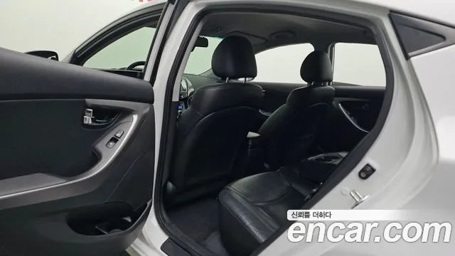 Hyundai Avante 2010 thumb 11