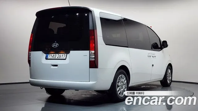 Hyundai Staria 2024 thumb 2