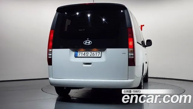 Hyundai Staria 2024 thumb 4