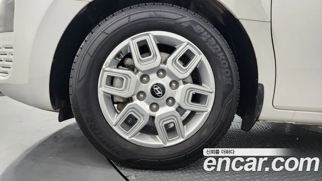 Hyundai Staria 2024 thumb 5