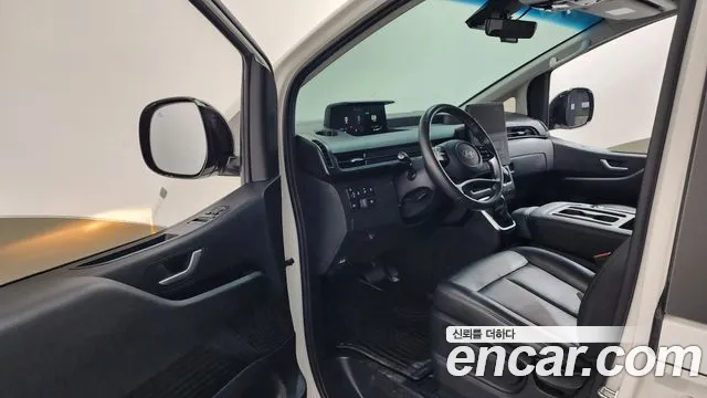 Hyundai Staria 2024 thumb 10