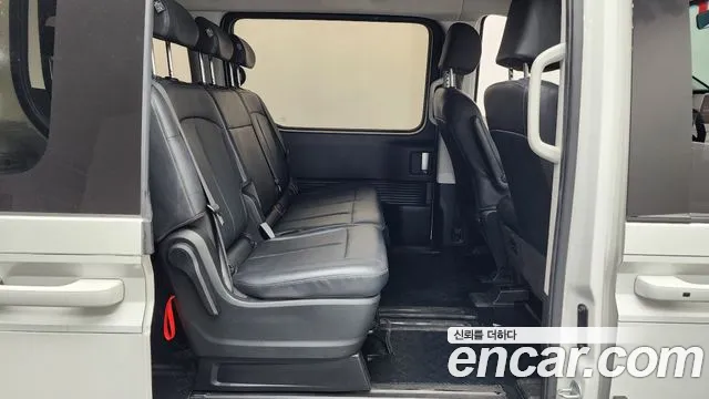 Hyundai Staria 2024 thumb 11