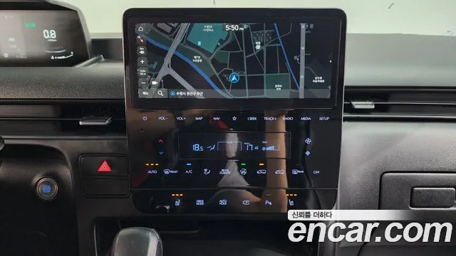 Hyundai Staria 2024 thumb 12