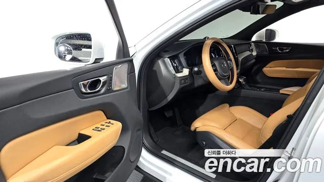 Volvo XC60 2020 thumb 10