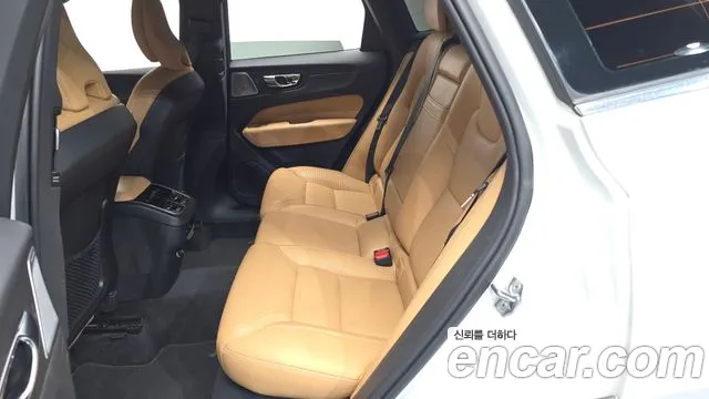 Volvo XC60 2020 thumb 11