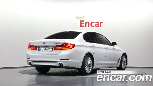 BMW 5-Series 2020 thumb 2