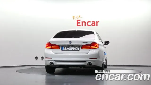 BMW 5-Series 2020 thumb 4