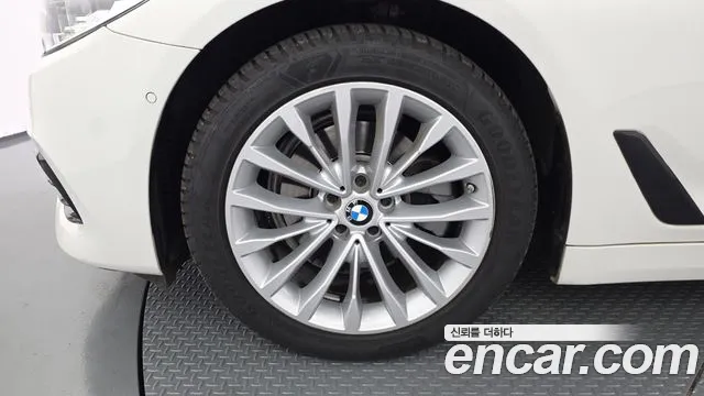 BMW 5-Series 2020 thumb 5