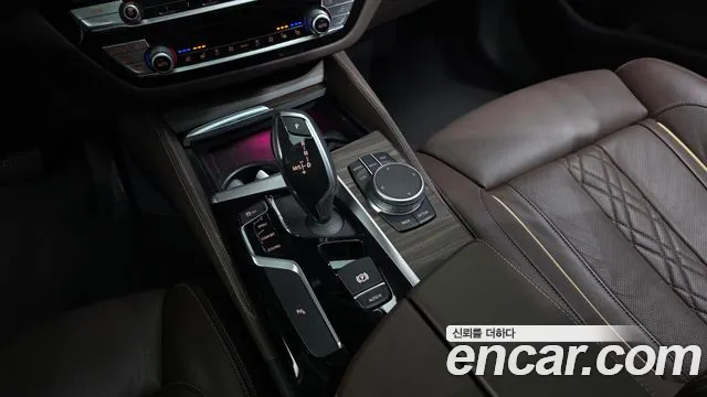 BMW 5-Series 2020 thumb 9