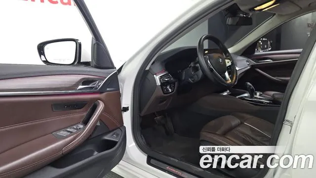 BMW 5-Series 2020 thumb 10