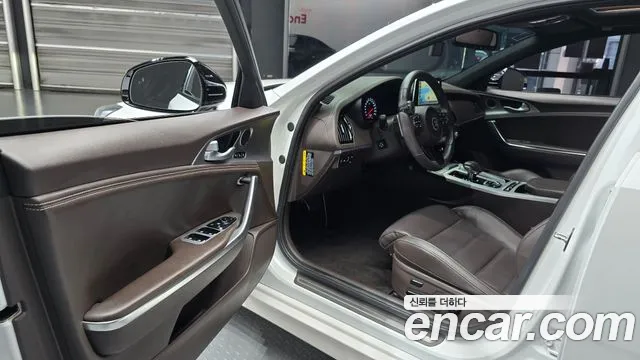 Kia Stinger 2019 thumb 10