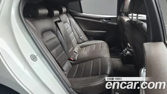 Kia Stinger 2019 thumb 11