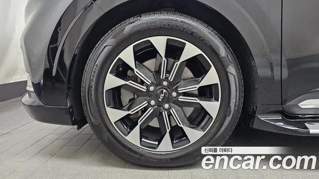 Kia Carnival 2023 thumb 4