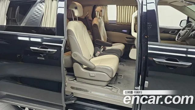 Kia Carnival 2023 thumb 10