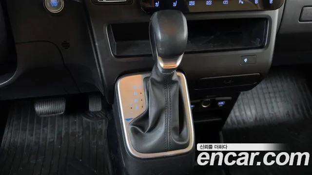 Hyundai Staria 2024 thumb 8