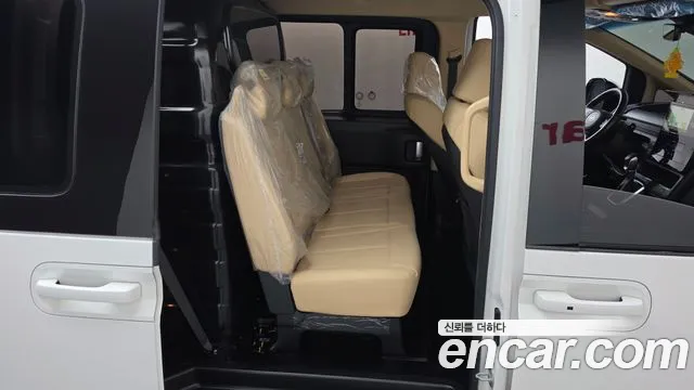 Hyundai Staria 2024 thumb 10