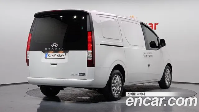 Hyundai Staria 2025 thumb 2