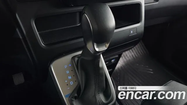 Hyundai Staria 2025 thumb 9