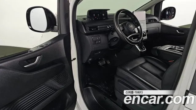 Hyundai Staria 2025 thumb 10