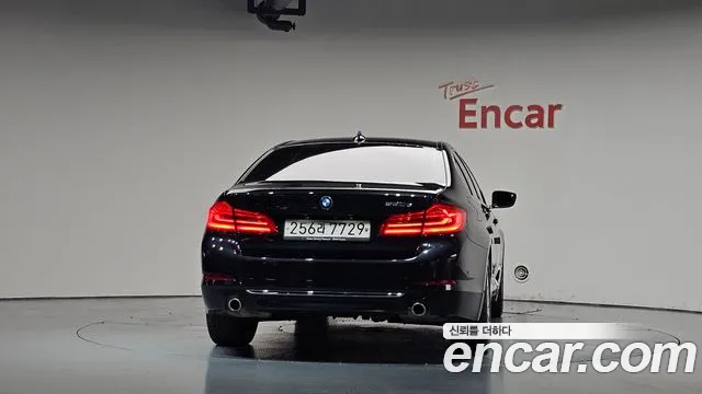 BMW 5-Series 2019 thumb 3