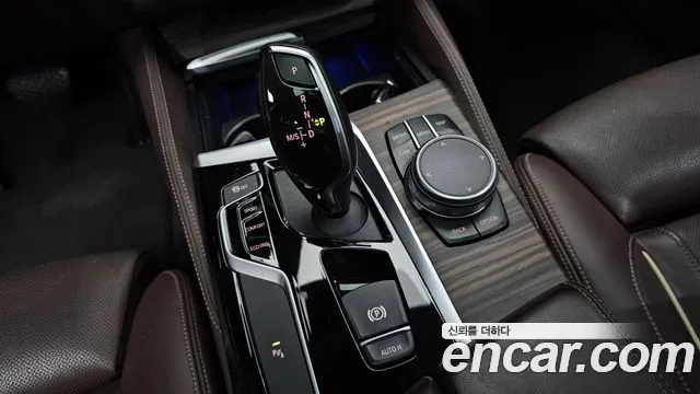 BMW 5-Series 2019 thumb 8