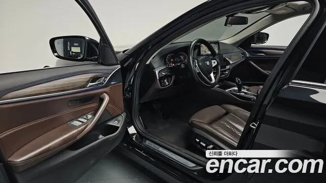 BMW 5-Series 2019 thumb 9