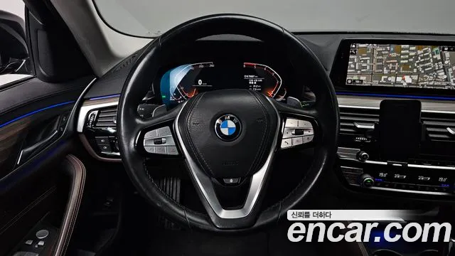 BMW 5-Series 2019 thumb 12