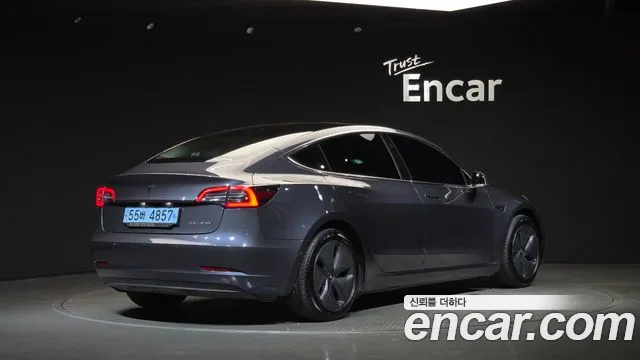 Tesla Model 3 2019 thumb 2