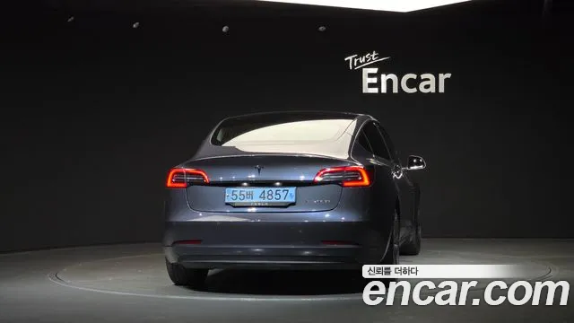 Tesla Model 3 2019 thumb 4