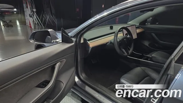 Tesla Model 3 2019 thumb 10