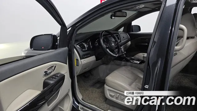 Kia Carnival 2019 thumb 9