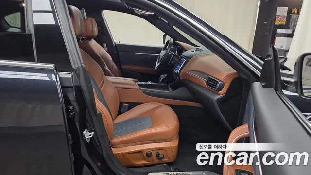 Maserati Levante 2020 thumb 11