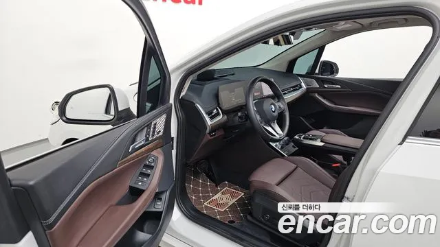BMW 2-Series 2025 thumb 9