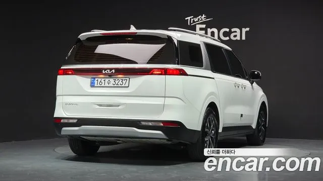 Kia Carnival 2023 thumb 2