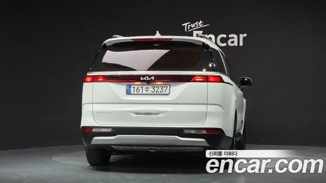 Kia Carnival 2023 thumb 4