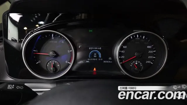 Kia Carnival 2023 thumb 8