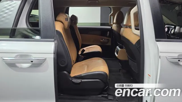 Kia Carnival 2023 thumb 11