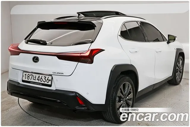 Lexus UX 2024 thumb 4