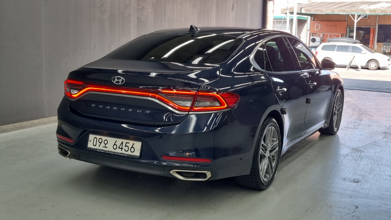 Hyundai Grandeur 2017 thumb 2