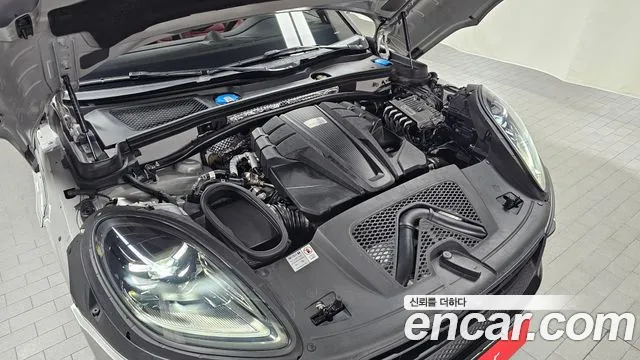 Porsche Macan 2022 thumb 5