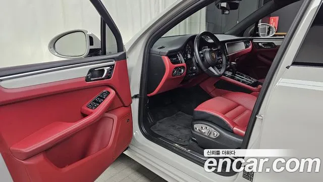 Porsche Macan 2022 thumb 9
