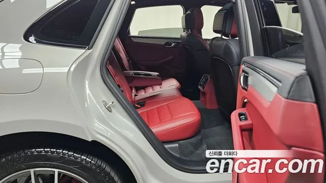Porsche Macan 2022 thumb 10