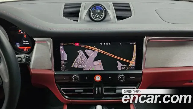 Porsche Macan 2022 thumb 11